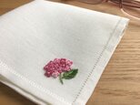 ピンクの紫陽花|厚手生地の手刺繍ハンカチの画像