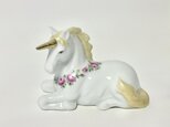 バラのリースの、ユニコーンのフィギュリン
