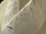 半衿・刺繍ポリ絽・水草と金魚・モノトーンの画像