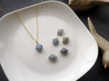 天然石のネックレス ■ 揺れるスピカ 7種類展開 ■ ラブラドライト　グレー色