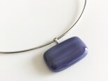Glass necklace purple sideの画像