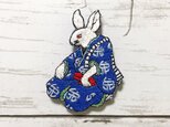 手刺繍浮世絵ブローチ＊歌川芳藤「流行兎けん」よりの画像