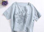 ★訳ありサンプルセール★f52302 麻100％ 立体的な刺繍柄　半袖ブラウス　水色