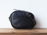 コンパクトなショルダーバッグ　オーバル型　ミニマム　本革　ブラックma-01ss