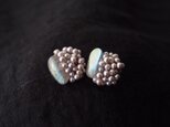 【天然石の刺繍ピアス】labradorite × pearl（gray）A