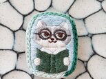 めがね猫刺繍ブローチ【受注製作】の画像