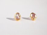 金箔とパールのスタッドピアス／ひとひら pale pink／受注生産