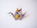 ［受注制作］折り鶴の刺繍ブローチ（gray）の画像