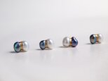 金継ぎパールのピアス01《両耳・金継ぎ》＜ホワイト・ネイビー・ゴールド＞