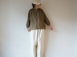 French linen button gather blouse MOCHAの画像