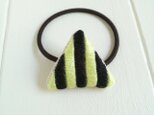 三角ストライプの刺繍ヘアゴム(limeyellow×black)の画像