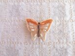 オレンジ蝶々のブローチ