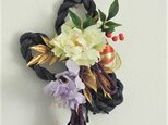 タッセルの華しめ縄飾り＜白芍薬◆紫シンビジューム＞の画像