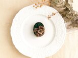 Brooch : ブローチ " Embroidery and flower brooch. " ｜グリーン×キャメル｜の画像