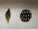 葉っぱのブローチ（黒）