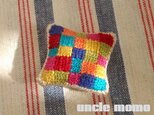 ドール用ツヴィスト刺繍のクッション　Checkered Retro　1/12ミニチュア・ファブリックの画像