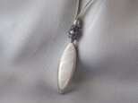 Gray Marquise Pendant（Blue-Gray Clusters）の画像