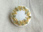 〈受注製作〉刺繍ブローチ　mimosa wreath ①の画像