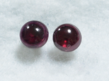 （１点もの・アウトレット）ガーネットのスタッドピアス（8mm・チタンポスト）