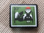 ドイツ　童話　赤ずきん　切手ブローチ　5928の画像