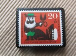 ドイツ　童話　赤ずきん　切手ブローチ　5929の画像