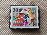 ドイツ　童話　長靴をはいた猫　切手ブローチ　5950の画像