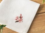 蝦夷の山桜｜手刺繍&手仕立てのリネンハンカチの画像