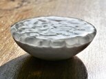 白色ガラスのアクセサリートレイ -「 KAZEの肌 」● 9.5cm