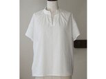 Tシャツ感覚で着られる　スタンドカラーのプルオーバー　コットンリネン　ホワイト　（F）の画像
