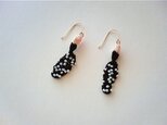 k14gf seed&petal ピアス／フックタイプ（nude pink×black）の画像