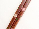 《再販/リニューアル》摺り漆の箸 〈漆絵・椿 (桃色)〉