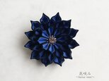 花咲み　コサージュ/ブローチ　輝 Black　ブルー　つまみ細工の画像