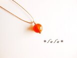 鬼灯のようなカーネリアン　一粒石のラインネックレス