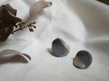 世界にひとつ　銀が光る炭化のピアスの画像