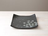 レースフラワーの絵角皿 * 黒御影土の画像