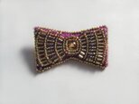 小さなリボン型ビーズ刺繍のブローチ(ワインレッド)の画像