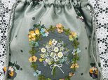 巾着袋－白の花束刺繍の画像