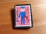 ヴィンテージ切手のブローチ - ベルギー 郵便屋さんの画像