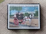 フランス　美術ルソー画　「ジェニエ爺の馬車」切手ブローチ6204の画像