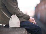 持っているだけでオシャレ 巾着ショルダーバッグ ミニマム 本革 グレージュ アースカラー ma-03ss