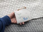 刺繍革財布『幸せな青い鳥』牛革☆ホワイトクリーム色☆（二つ折り財布）の画像