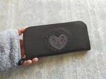 刺繍革財布『HEART』牛革BLACK☆スリムタイプ☆ラウンドファスナーの画像