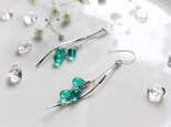 シルバー925＊緑の水滴と風の流れのピアス＊チェコガラス＊イヤリングに変更可能
