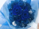 【プリザーブドフラワー／青い薔薇の花束・ラッピング付き】の画像