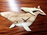 ザトウクジラの親子の掛け時計＋イルカの親子　オーダーメイドの画像
