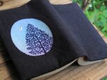 【受注制作】手刺繍のブックカバー『月と樹』の画像