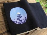 手刺繍のブックカバー『野に咲く花』の画像