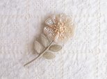 一輪のお花のブローチ 　ベージュの画像