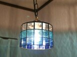 一点物「 四角で丸いランプ-ブルー海 」 ステンドグラス 照明 ランプ ペンダントの画像