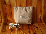 【バネポーチ】milk　刺繍のリネンポーチの画像